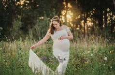 Capturing Love and New Beginnings: Couples Photography and Finding the Best Photographers Near Me for Maternity Sessions