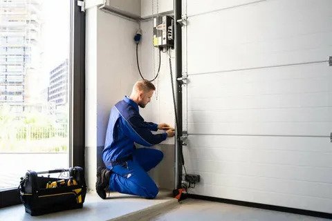 Top Signs Your Garage Door Needs Immediate Repair in Oakville