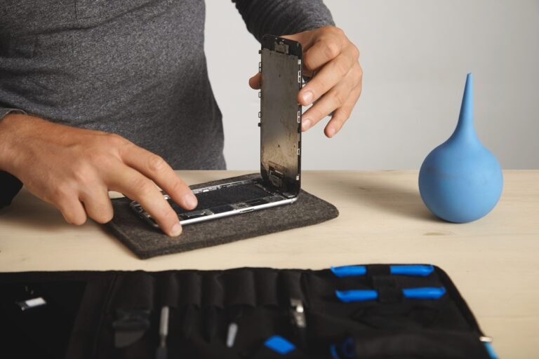 The Smart Device Owner’s Guide to iPhone Battery Replacement and Gadget Protection