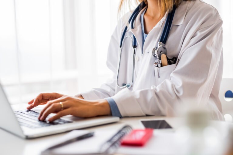 How to Choose the Right Family Doctor in Toronto for Your Health Needs