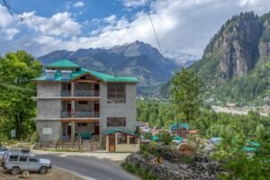How to Choose the Best Hotel in Manali with Mountain Views?