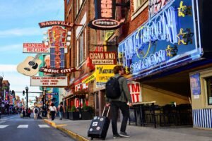 Nashville Travel Guide: What to Do With Your Bags Before Check-In — Clever Luggage Storage Ideas, a Hands-Free Honky-Tonk Itinerary, and Practical Tips for Exploring Music City from Lower Broadway to the Grand Ole Opry Without Hauling Your Suitcases Around