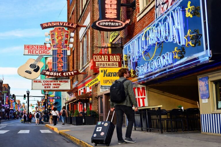 Nashville Travel Guide: What to Do With Your Bags Before Check-In — Clever Luggage Storage Ideas, a Hands-Free Honky-Tonk Itinerary, and Practical Tips for Exploring Music City from Lower Broadway to the Grand Ole Opry Without Hauling Your Suitcases Around