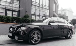 How a Corporate Taxi Service Improves Business Travel Efficiency and Productivity