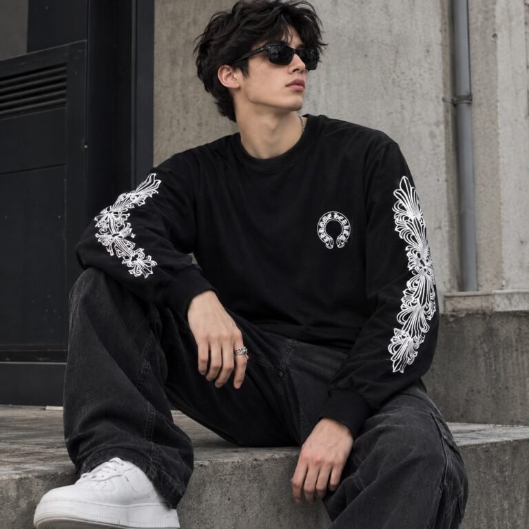 Die langärmligen T-Shirts von Chrome Hearts sind das perfekte Kleidungsstück für den Herbst.