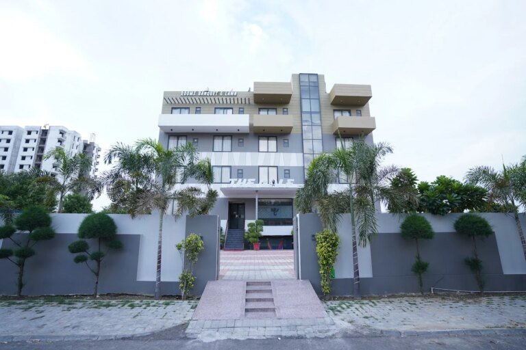 Find a Comfortable Stay at a Hotel in Golf City Lucknow